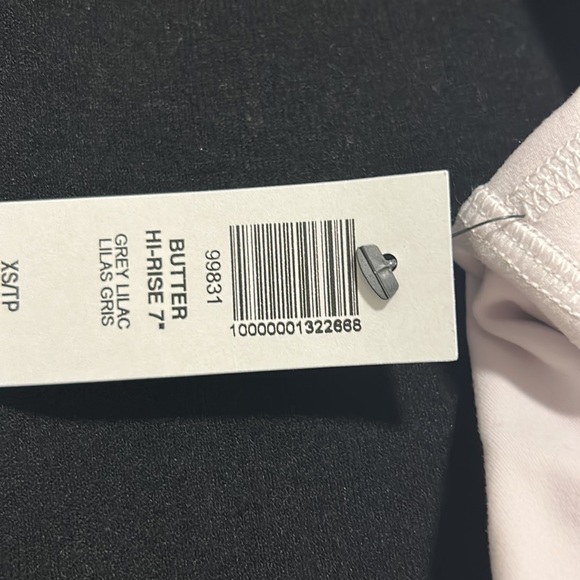 Aritzia/TNA- Atmosphere, Butter 7inch biker shorts- size XS, colour Grey Lilac - Picture 4 of 4